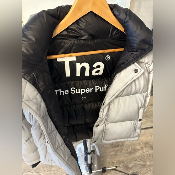 ARITZIA  The Super Puff™ Shorty Reflective - Picture 9 of 15